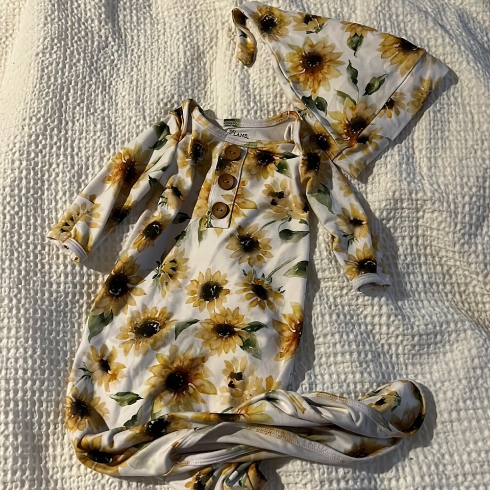 Caden Lane Sunflower 0-3m Gown with Hat